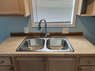 Quiet Living at it's Best! Beautifully remodeled 2Bed/ 1Bath - photo 6