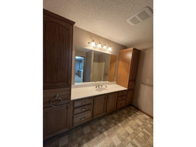 Unbelievable amount of space in this quality built 5 bed, 3 bath - photo 8
