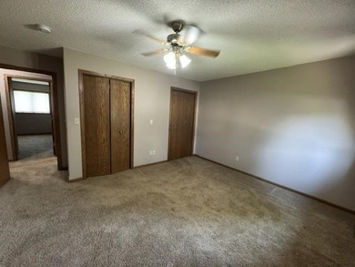 Unbelievable amount of space in this quality built 5 bed, 3 bath - photo 9