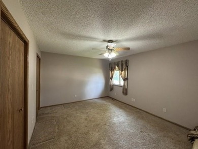 Unbelievable amount of space in this quality built 5 bed, 3 bath - photo 10