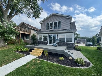 Lake Home Sale Pending in Lake Orion, Michigan