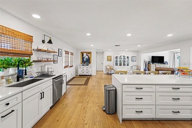 LOCATION, LOCATION, LOCATION! Welcome to this beautifully - photo 8