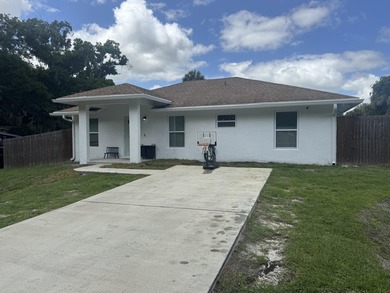 Well-maintained CBS home located in an established Okeechobee - photo 2