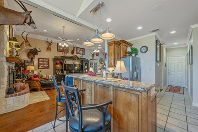 3 NEW BAY WINDOWS, REENFORCED PRIVACY FENCE! Imagine coming home - photo 11