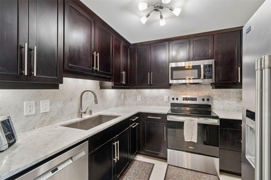 Welcome to your stunning 15th-floor oasis, where luxury meets - photo 12