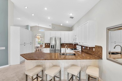 Gorgeous 3BR/2.5BA Mediterranean with panoramic full lake views - photo 12