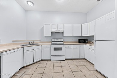 Welcome to this duplex w/soaring ceilings in the gated community - photo 12