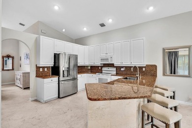 Gorgeous 3BR/2.5BA Mediterranean with panoramic full lake views - photo 13