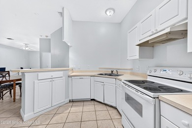 Welcome to this duplex w/soaring ceilings in the gated community - photo 13