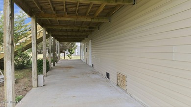 Spacious 4 bedroom waterfront home located on Bay Lake that - photo 15