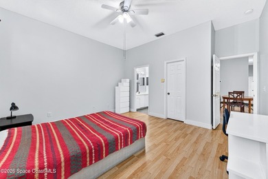 Welcome to this duplex w/soaring ceilings in the gated community - photo 18
