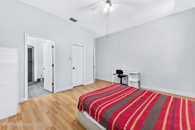 Welcome to this duplex w/soaring ceilings in the gated community - photo 19