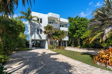 This luxury bayfront home in the Florida Keys offers - photo 2