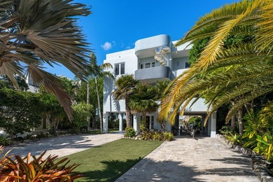 This luxury bayfront home in the Florida Keys offers - photo 3