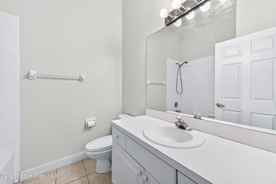 Welcome to this duplex w/soaring ceilings in the gated community - photo 24