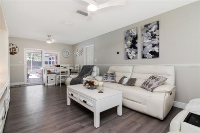 Beautifully updated 3 bedroom, 2 bath concrete block, large salt - photo 6