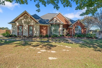 3 NEW BAY WINDOWS, REENFORCED PRIVACY FENCE! Imagine coming home - photo 31