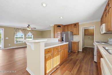 Spacious 4 bedroom waterfront home located on Bay Lake that - photo 32