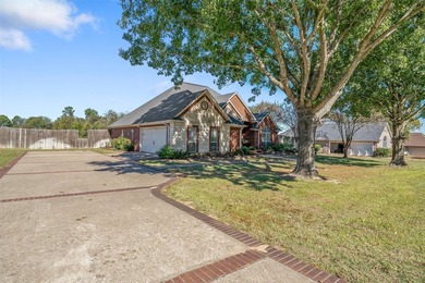3 NEW BAY WINDOWS, REENFORCED PRIVACY FENCE! Imagine coming home - photo 34