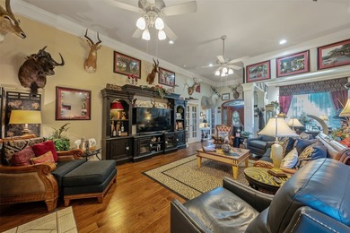 3 NEW BAY WINDOWS, REENFORCED PRIVACY FENCE! Imagine coming home - photo 38