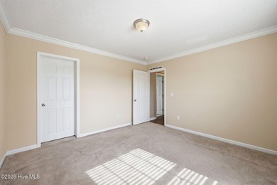 Spacious 4 bedroom waterfront home located on Bay Lake that - photo 41