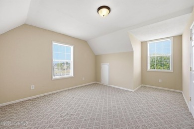 Spacious 4 bedroom waterfront home located on Bay Lake that - photo 44