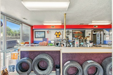 This well-maintained automotive shop offers a rare opportunity - photo 3