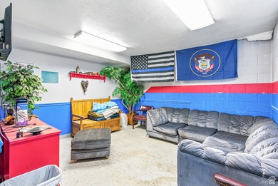 This well-maintained automotive shop offers a rare opportunity - photo 7
