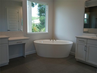 REDUCED! Priced to sell this week! The Courtyard Junior plan in - photo 9