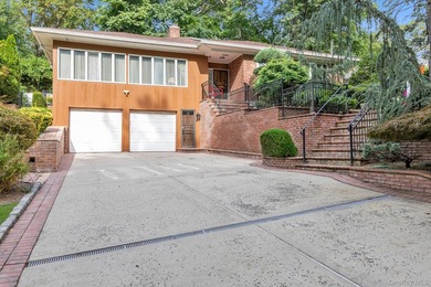 Fabulous 3 Bed, 3 Bath Raised Ranch In Great Neck Estates! A - photo 1