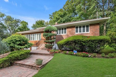 Fabulous 3 Bed, 3 Bath Raised Ranch In Great Neck Estates! A - photo 2