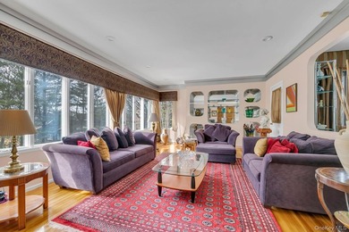 Fabulous 3 Bed, 3 Bath Raised Ranch In Great Neck Estates! A - photo 4