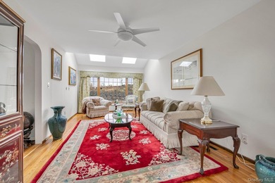 Fabulous 3 Bed, 3 Bath Raised Ranch In Great Neck Estates! A - photo 6