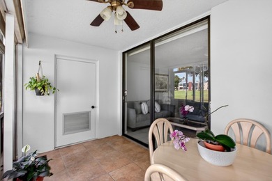 Beautiful FIRST floor unit, soothing colors, bright and airy! - photo 5