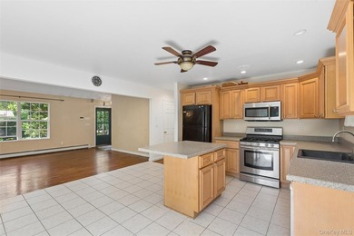Welcome to this beautifully maintained 4-bedroom, 2-bathroom - photo 6
