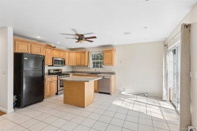 Welcome to this beautifully maintained 4-bedroom, 2-bathroom - photo 7