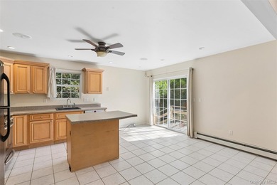 Welcome to this beautifully maintained 4-bedroom, 2-bathroom - photo 8