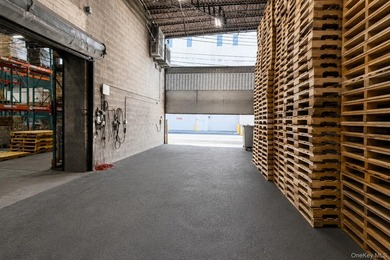Welcome to 585 Meserole Street Industrial Warehouse in East - photo 5