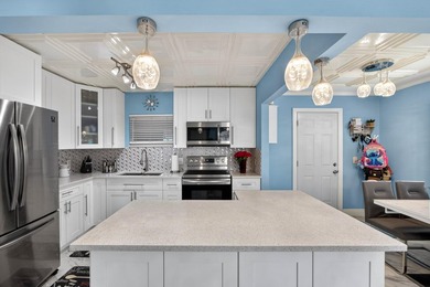 Beautiful, completely remodeled single-family home located in - photo 2