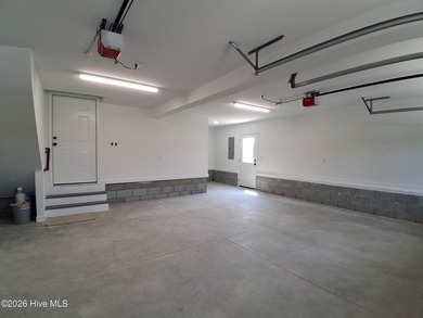 100% Complete New Construction! This beautiful 3-bedroom, 2 - photo 34