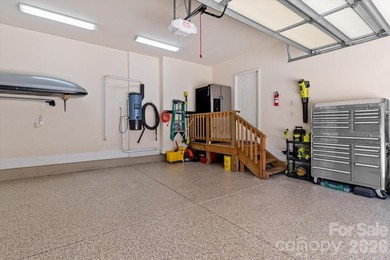 Sellers have now moved out and had the house freshly painted and - photo 36