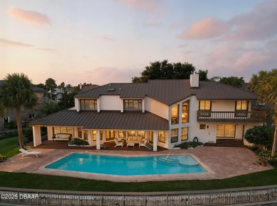 Landmark riverfront residence in the prestigious Venezia - photo 2