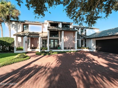 Landmark riverfront residence in the prestigious Venezia - photo 3