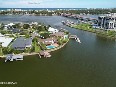 Landmark riverfront residence in the prestigious Venezia - photo 6
