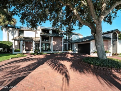 Landmark riverfront residence in the prestigious Venezia - photo 8
