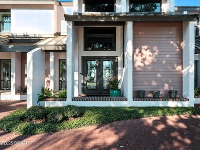Landmark riverfront residence in the prestigious Venezia - photo 9