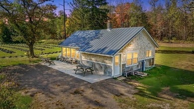 Welcome to Tranquil Acres, a truly one-of-a-kind Northwoods - photo 5