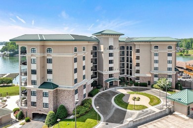 Beautiful 4th floor, end W/F condo features 4 BR, 3 full BA. End - photo 2