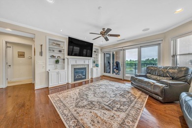 Beautiful 4th floor, end W/F condo features 4 BR, 3 full BA. End - photo 5