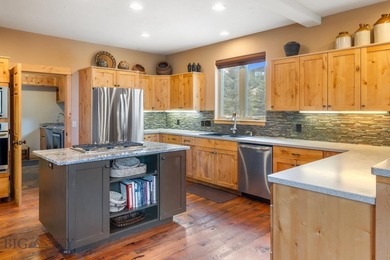 A distinctive Meadow Village offering, this 5-bedroom, 5 - photo 12